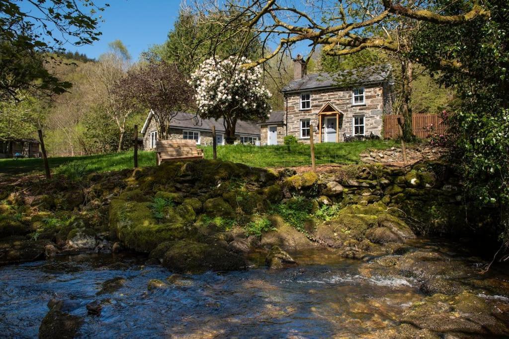 Luxurious Riverside Cottage In Snowdonia National Park Tanygrisiau Buitenkant foto