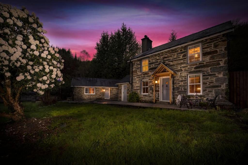 Luxurious Riverside Cottage In Snowdonia National Park Tanygrisiau Buitenkant foto